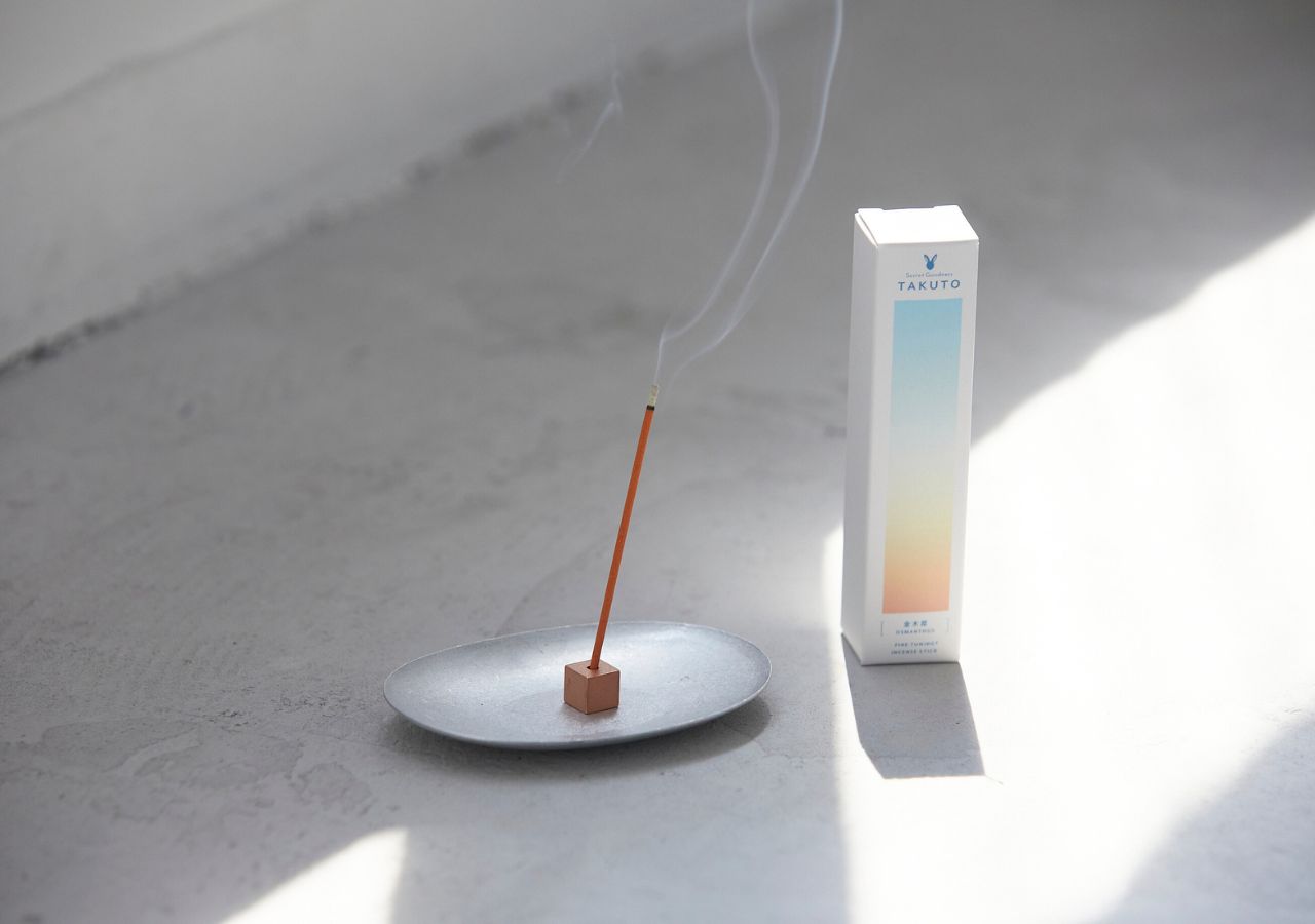 焚くと、空間がととのう。お香スティック「TAKUTO（金木犀）」新発売